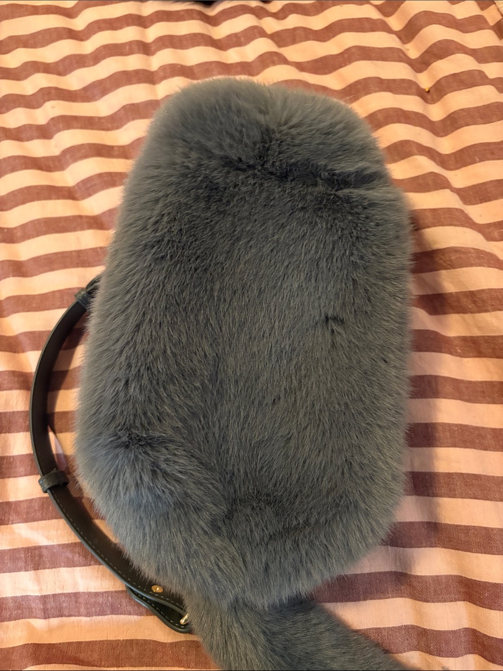Gray Plush Cat Crossbody Bag with Gold Chain - Picture 3 of 3